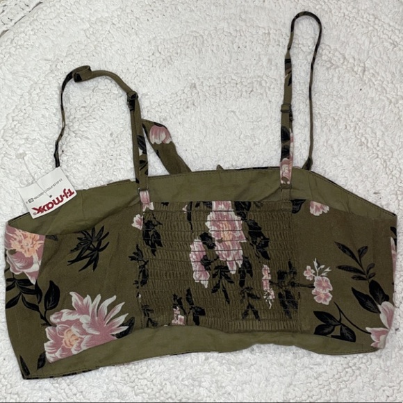 3/$15 NWT Green Floral Crop Top Tie Front Detail - Picture 4 of 4